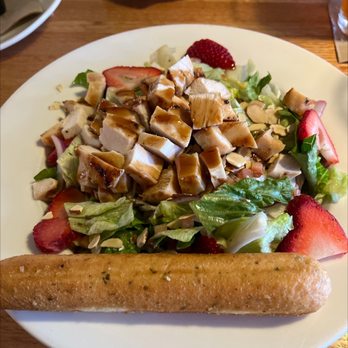Applebee's Grill + Bar - Strawberry Balsamic Chicken Salad - American Near Me - San Dimas, California Applebee's Grill + Bar - Strawberry Balsamic Chicken Salad - American Near Me - San Dimas, California