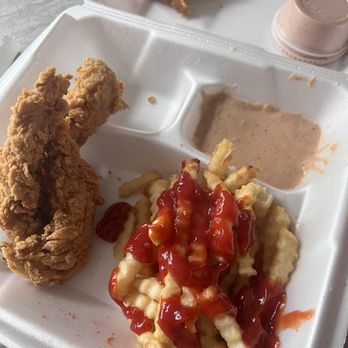 Raising Cane's Chicken Fingers - Chicken tenders and fries combo - Fast Food Near Me - Winter Park, Florida