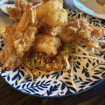 Lamaii - Crispy prawns pad Thai - Thai Near Me - Las Vegas, Nevada