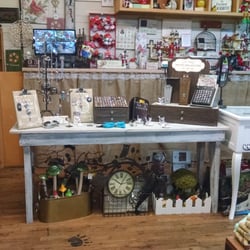Winedog Gifts & Boutique - A great selection of jewelry.