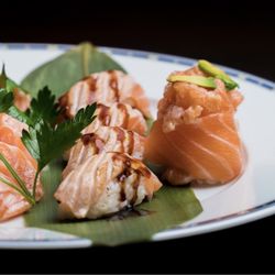 Sushi Aurora - Our fantastic salmon nigiri and gunkan