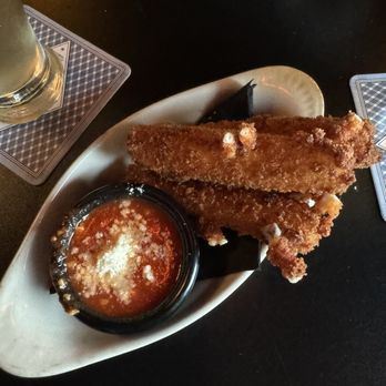 Lucky Horseshoe Lounge - fried mozzarella - Lounges Near Me - Portland, Oregon