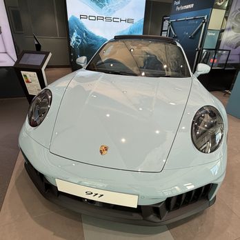 Porsche Centre - 911 - Car Dealers Near Me - London, XGL