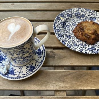 maman - Latte with chocolate chip cookie - Breakfast & Brunch Near Me - Bethesda, Maryland