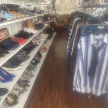 TAGS - Shoes, accessories, artisan creations L. Right-shirts, clothes. - Thrift Stores Near Me - San Leandro, California TAGS - Shoes, accessories, artisan creations L. Right-shirts, clothes. - Thrift Stores Near Me - San Leandro, California