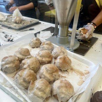 Beard Papa's - Filling puffs - Bakeries Near Me - Charlotte, North Carolina