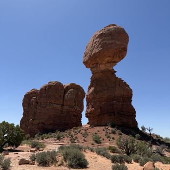 Balanced Rock - Landmarks & Historical Buildings Near Me - Moab, Utah