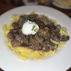 Hennen's - Braised Beef Short Ribs