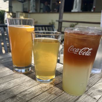 Burgers and Brew - Blue moon, Passionfruit Pineapple Cider, Arnold Palmer - Burgers Near Me - Davis, California Burgers and Brew - Blue moon, Passionfruit Pineapple Cider, Arnold Palmer - Burgers Near Me - Davis, California