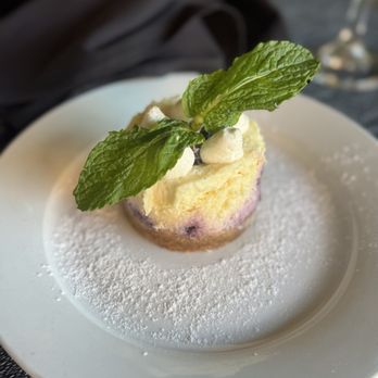 Mankas Grill - Blueberry cheesecake - American Near Me - Fairfield, California