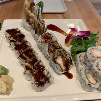 Sumi Sushi - Eel Avocado, Spicy Crabmeat, Snow Crab - Japanese Near Me - Chicago, Illinois Sumi Sushi - Eel Avocado, Spicy Crabmeat, Snow Crab - Japanese Near Me - Chicago, Illinois