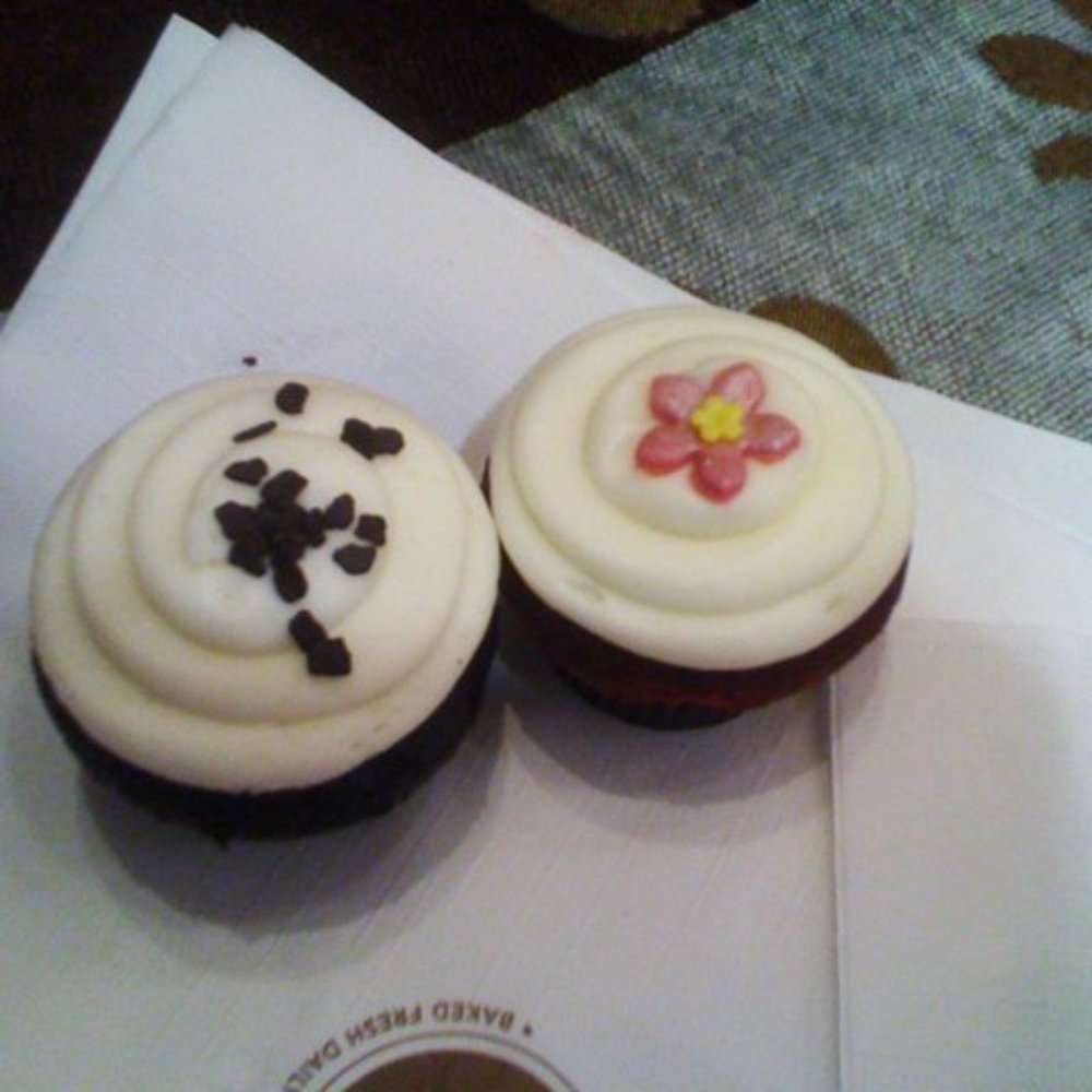 Dots Cupcakes - Chocolate Vanilla (delicious) and Red Velvet. - Cupcakes Near Me - Pasadena, California