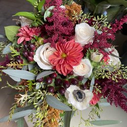 Bridal bouquet for fall wedding ceremony Bridal bouquet for fall wedding ceremony