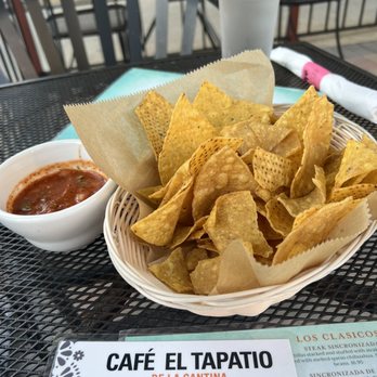 Cafe El Tapatio - Complimentary chips and salsa - Mexican Near Me - Chicago, Illinois Cafe El Tapatio - Complimentary chips and salsa - Mexican Near Me - Chicago, Illinois