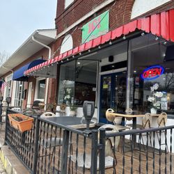 101 Deli Pizza & Pasta - Outside pario