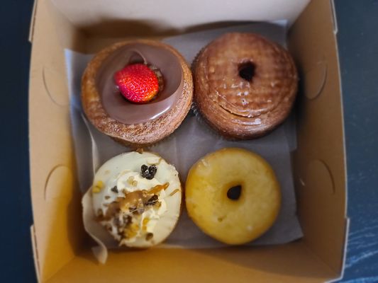 DK's Donuts & Bakery by null