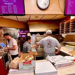 Joe's Fleetwood Pizzeria - Interior