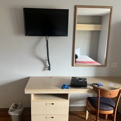 Motel 6 - Tv desk (no fridge as advertised online with room