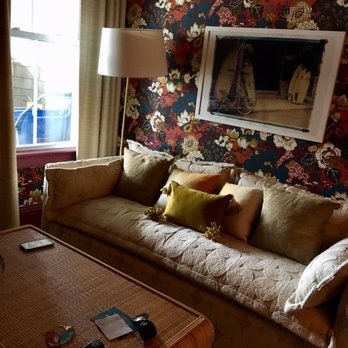 Block Island Beach House - Room 103 pet friendly and handicapped accessible small living area - Hotels Near Me - New Shoreham, Rhode Island