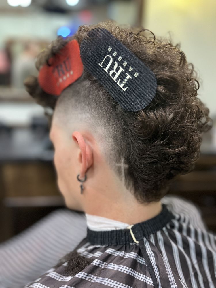 Angelone’s Haircuts & Shaves Logo