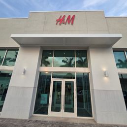 Exterior photo of H&M - Dania Beach, Florida Exterior photo of H&M - Dania Beach, Florida