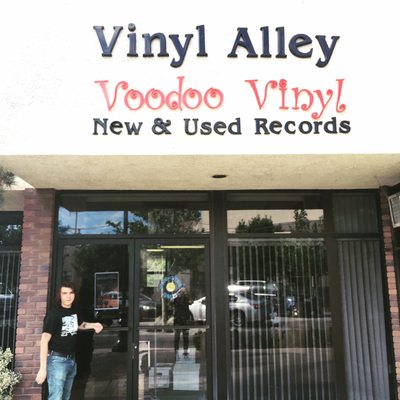 Vinyl Alley / Voodoo Vinyl by null