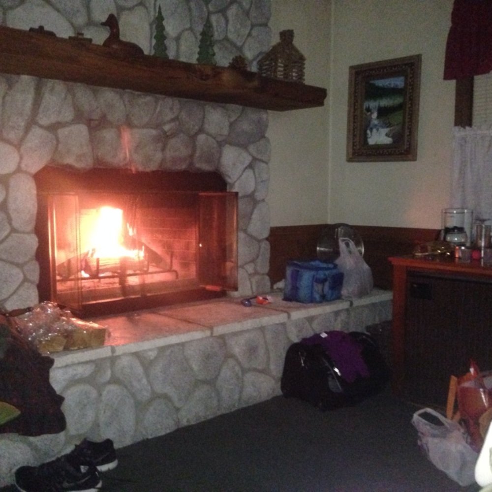Strawberry Creek Inn - Comfy fire anyone - Hotels Near Me - Idyllwild, California