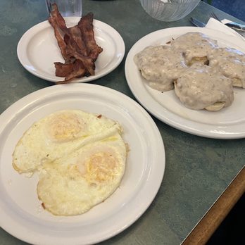 Chuck's Place - Biscuits and Gravy w/ bacon - American Near Me - Thiensville, Wisconsin