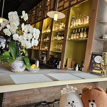 Giovedi - The bar area - Asian Fusion Near Me - Honolulu, Hawaii