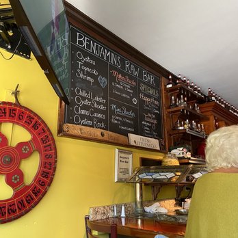 Benjamin's Raw Bar - Inside - Seafood Near Me - Newport, Rhode Island