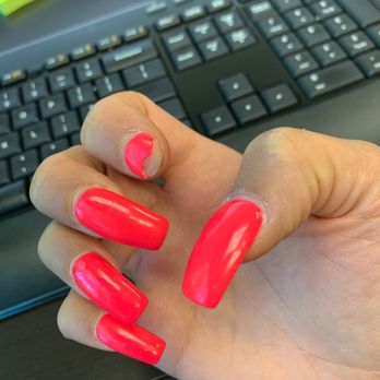 Painted Nails and Spa - Right hand another nail broken and others cracking second Rhinestone fell off same day - Nail Salons Near Me - San Ramon, California