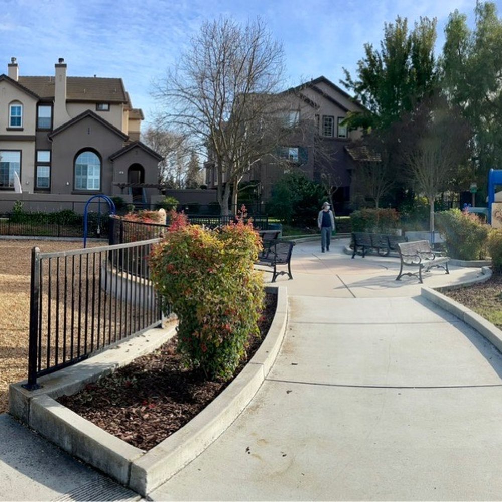 2-5yo area on left, bigger kids area on the right 2-5yo area on left, bigger kids area on the right