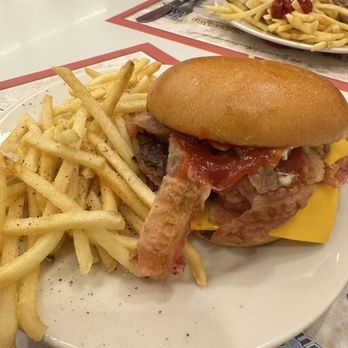 Steak ’n Shake - Bacon cheeseburger - Burgers Near Me - Las Vegas, Nevada Steak ’n Shake - Bacon cheeseburger - Burgers Near Me - Las Vegas, Nevada