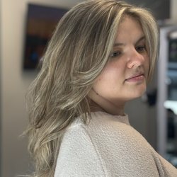 Salon Uptown - Beautiful Babylights for a low-maintenance look. Bold and creative accents, such as large accents around the face