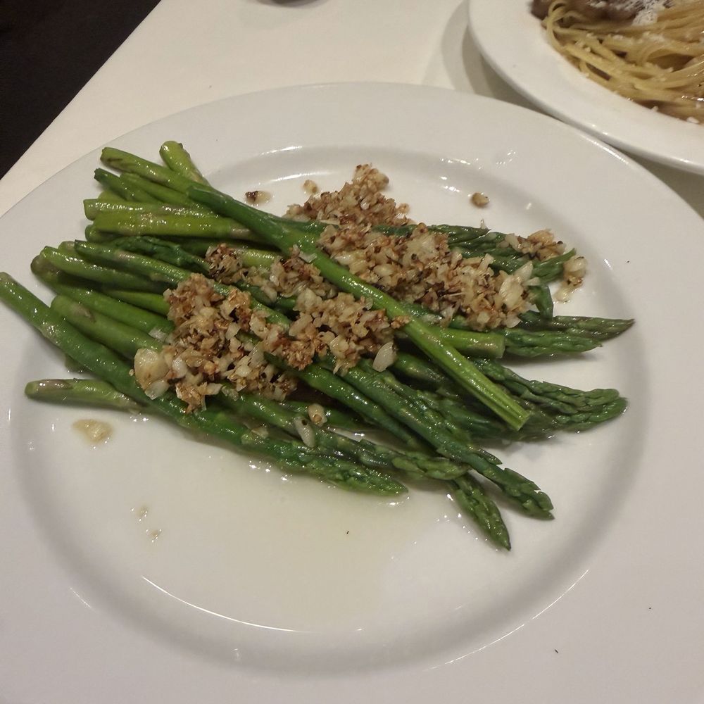 Assaggio Bistro - Sauté Asparagus With Fried Garlic - Italian Near Me - Honolulu, Hawaii Assaggio Bistro - Sauté Asparagus With Fried Garlic - Italian Near Me - Honolulu, Hawaii