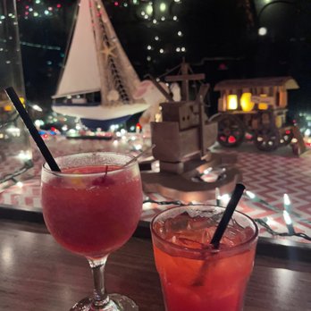 HMS Bounty - Strawberry Daiquiri (Left) & Strawberry Margarita (Right) - Bars Near Me - Los Angeles, California