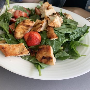 Peter Christian's Tavern - Summer salad with chicken - American Near Me - New London, New Hampshire Peter Christian's Tavern - Summer salad with chicken - American Near Me - New London, New Hampshire