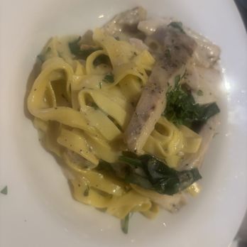 Brio Italian Grille - Chicken & Spinach Fettuccine - lunch portion - Italian Near Me - Las Vegas, Nevada