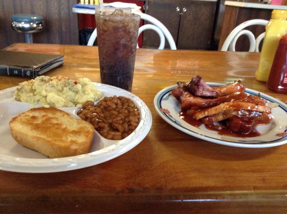 Kuskie's Inter-State Service & Cafe Logo