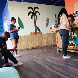 Tropical Illuzion Salon - Lobby