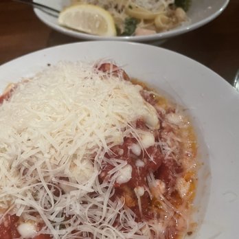 Tomato Bros - Lasagna and seafood Alfredo. Did not disappoint was very good - Pizza Near Me - Clarkston, Washington Tomato Bros - Lasagna and seafood Alfredo. Did not disappoint was very good - Pizza Near Me - Clarkston, Washington