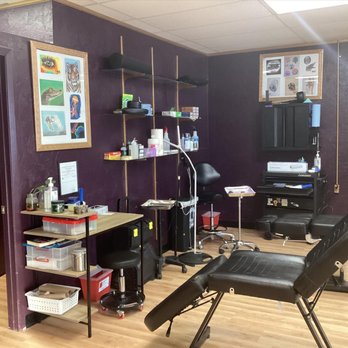 Purple Thistle Tattoo - Tattoo Near Me - Oelwein, Iowa Purple Thistle Tattoo - Tattoo Near Me - Oelwein, Iowa