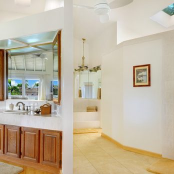 Kauai Dreams Vacation Rentals - 1st King master suite bathroom walk in shower and jacuzzi - Vacation Rentals Near Me - Koloa, Hawaii Kauai Dreams Vacation Rentals - 1st King master suite bathroom walk in shower and jacuzzi - Vacation Rentals Near Me - Koloa, Hawaii