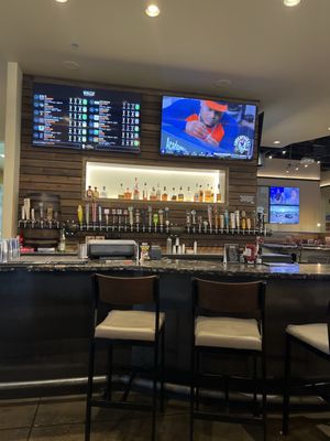 WINGERS Restaurant & Alehouse by null