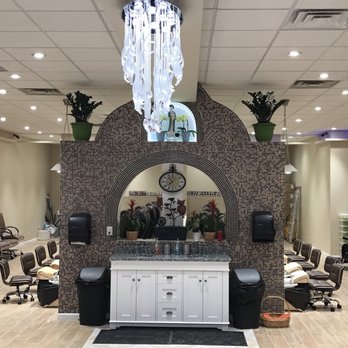 King's Nail - Front desk area - Nail Salons Near Me - Chicago, Illinois King's Nail - Front desk area - Nail Salons Near Me - Chicago, Illinois