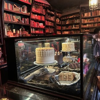 Gideon's Bakehouse - Cake display case inside. - Bakeries Near Me - Lake Buena Vista, Florida
