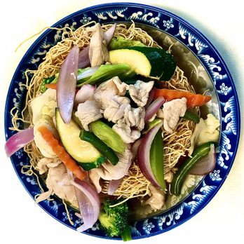 Le Paradis - 68- Sauté Sauteed Chicken And Vegetables Over Crispy Noodles - Vietnamese Near Me - Hayward, California