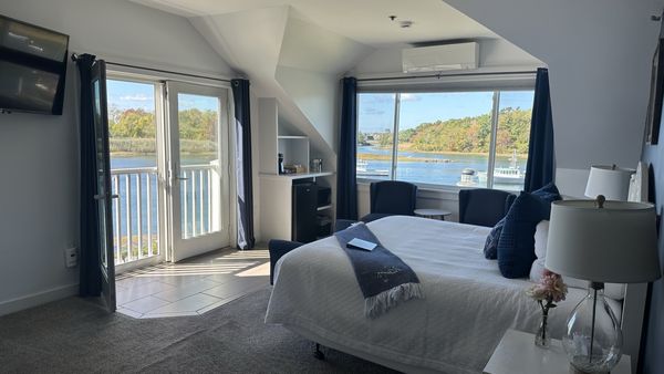 Latitudes At Nonantum Resort by null