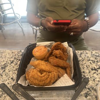 Cleo's Southern Cuisine - Catfish and chicken 24-Carat Gold Muffins - Southern Near Me - Chicago, Illinois Cleo's Southern Cuisine - Catfish and chicken 24-Carat Gold Muffins - Southern Near Me - Chicago, Illinois