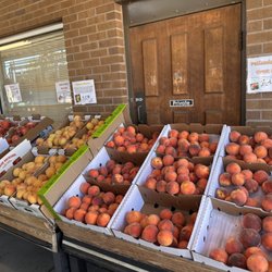 Heinie's Market - Peaches for days